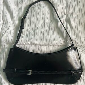 Classic Black Shoulder Bag - Sleek Everyday Carry